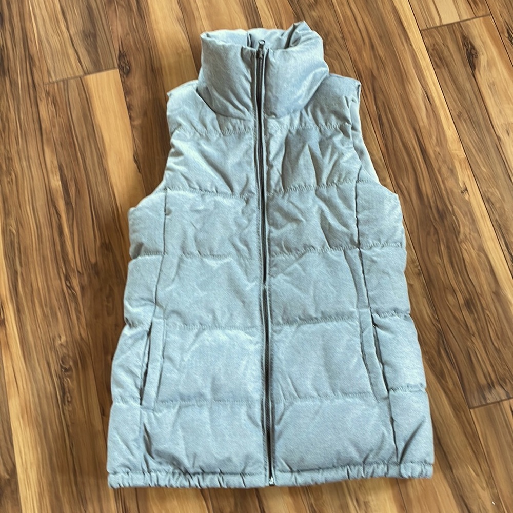 NWOT Womens Gray Old Navy puffy vest size Small